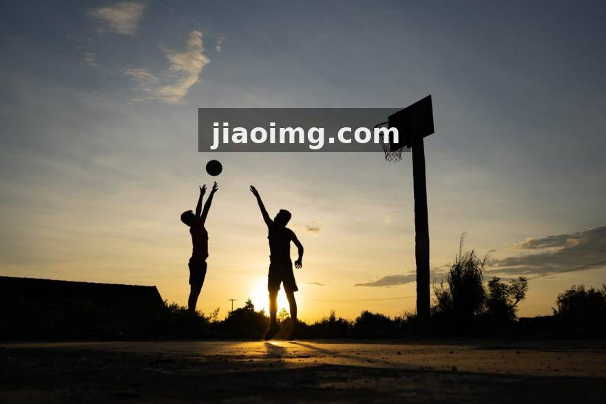 YY体育热门推荐：欧冠联赛阶段前瞻：高位压迫与低位防反的博弈观察